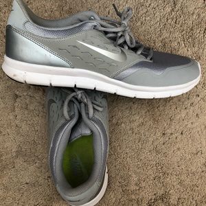 Silver Nike tennis shoe
